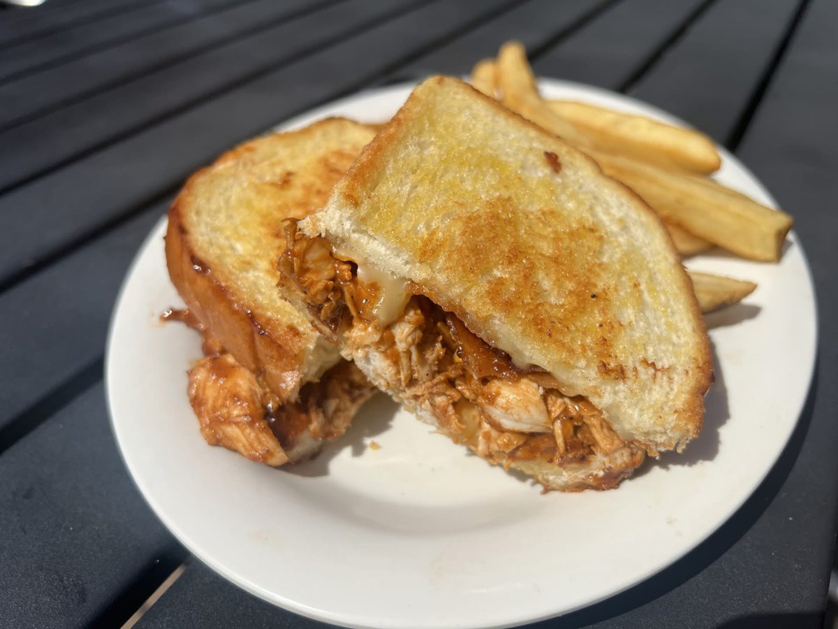 winkinglizard's tweet image. ๐ฅ Get it before itโs gone! ๐ฅ
Our ๐ฉ๐ฉ๐ธ ๐ช๐๐๐๐๐๐ ๐ด๐๐๐ is only here through Sunday!
Pulled chicken breast + BBQ sauce + smoked gouda + applewood bacon + sourdough๐
Check out the seasonal specials here winkinglizard.com/summer-menu-spโฆ
#BBQSeason #LizardSpecials