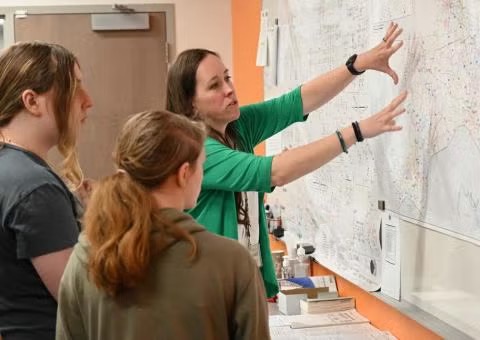 Nearly two dozen students from Rundlett Middle School in Concord, NH and Henry Wilson Memorial School in Farmington, NH recently visited to learn more about the utility industry and potential job opportunities as they look ahead to high school and beyond.

unitil.com/news/program-p…