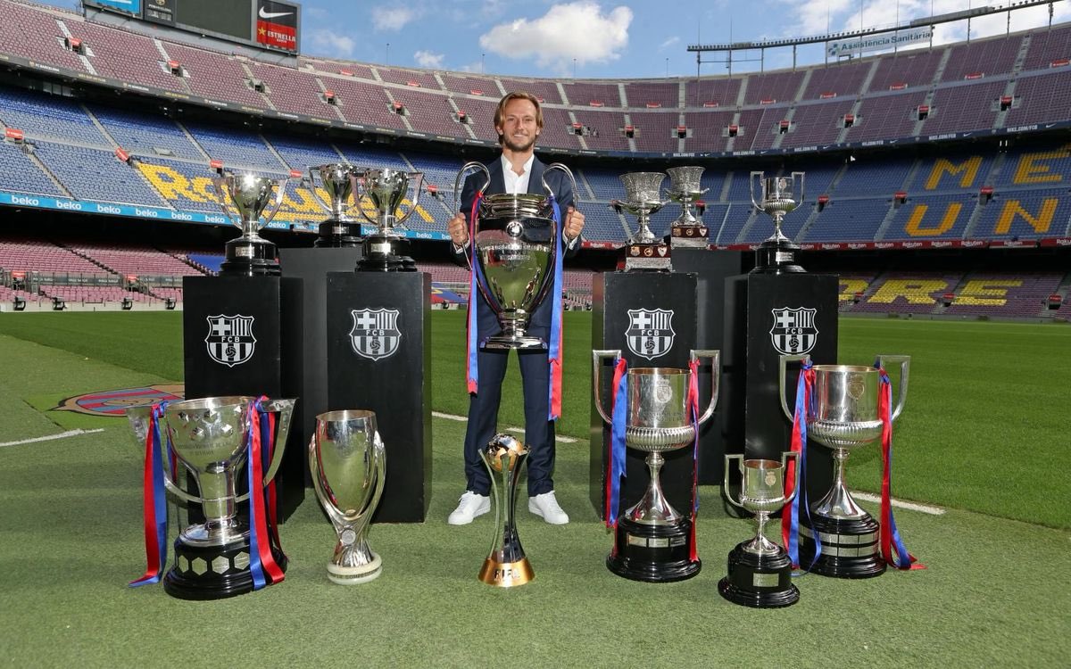 Somhiseremfcb's tweet photo. Se retira Don @ivanrakitic https://t.co/iZ1z0S31mJ