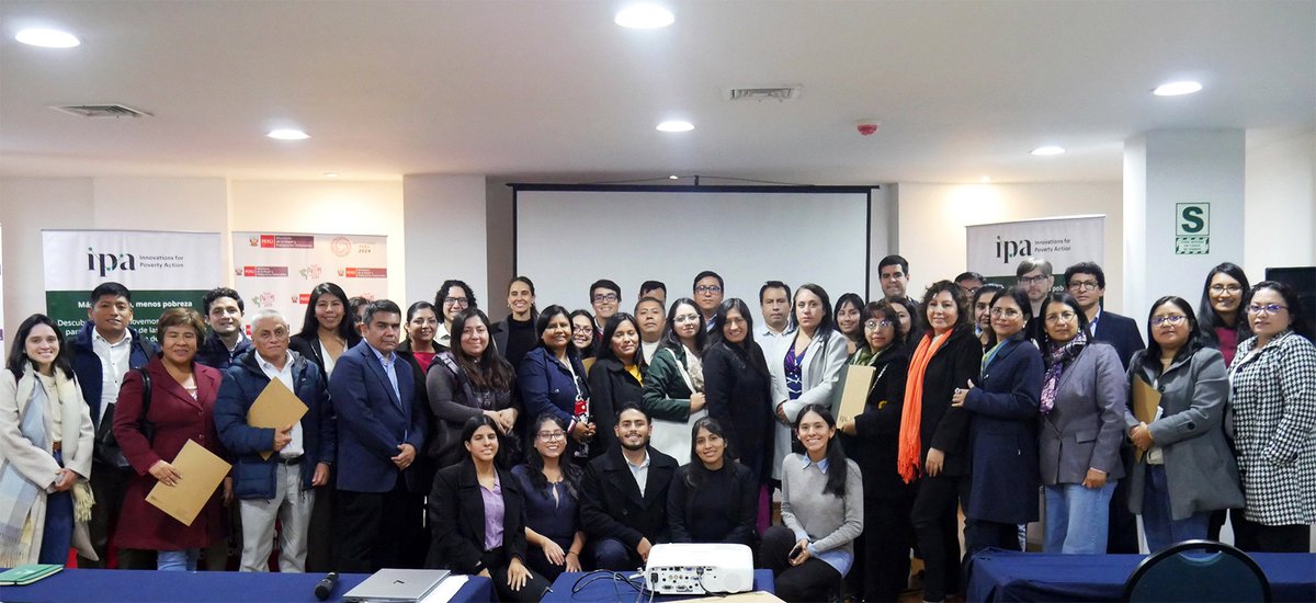 IPA_LAC's tweet photo. Durante el taller, @VsharmaGlobHth, de @Harvard, capacitó a equipos del @MimpPeru en la aplicación del marco IPV-ADAPT+, usando casos reales de adaptación de intervenciones sobre temas relevantes para el ministerio.
#IPAPeru #MIMPLab #Innovación #ADAPT @EqInsightsLab #TheSVRI https://t.co/Bd0wWxHJ6a