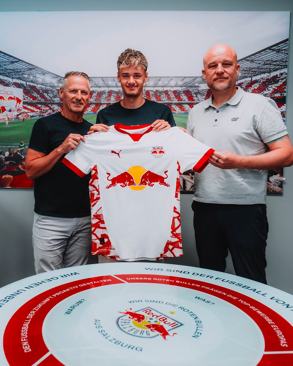 FC Red Bull Salzburg (@redbullsalzburg) on Twitter photo OFFIZIELL: Der FC Red Bull Salzburg verpflichtet Kerim Alajbegovic. ✍️
Der 17-jährige Offensivspieler kommt von <a href="/bayer04fussball/">Bayer 04 Leverkusen</a> und unterschreibt einen Vertrag bis zum 30. Juni 2028. 🔴⚪️ OFFIZIELL: Der FC Red Bull Salzburg verpflichtet Kerim Alajbegovic. ✍️
Der 17-jährige Offensivspieler kommt von <a href="/bayer04fussball/">Bayer 04 Leverkusen</a> und unterschreibt einen Vertrag bis zum 30. Juni 2028. 🔴⚪️