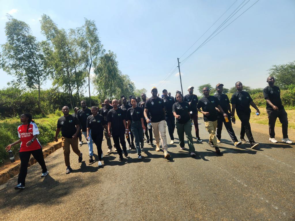 Foody_isready's tweet photo. #Kwibohora31
Rwanda's journey continues 
Igitaramo cyo kwizihiza isabukuru yo Kwibohora i Gikoba

Abajeune bose baturutse mu turere dutandukanye mu ntara y'Iburasirazuba harimo n'akarere ka @KayonzaDistrict nyuma yo gukora urugendo rungana na 21km #LiberationWalk
barimo batarama https://t.co/GZI0fuiIxA