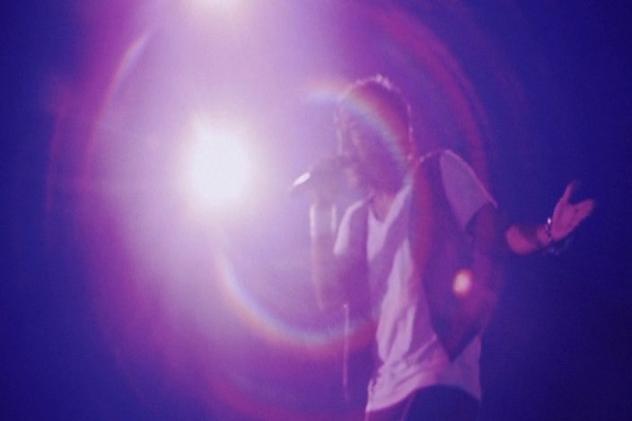 taka_mr_chil's tweet image. おはようございます☀

今朝も
虚しさを抱えて
夢をぶら下げ
筋トレ😊

”大切に抱きしめてた宝物がある日
急に偽物と明かされても　oh oh oh
世界中にすり込まれている嘘を信じていく
すべては”
#フェイク

いつのまにか７月になってしまった(・.・;)
今月もよろしくです
m(__)m

それすら…