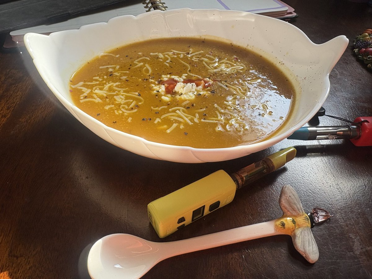 foxy_baking's tweet photo. My good girl dinner 🥰
During a liquid fast I do allow myself small amounts of soup, yogurt, cheese, juices…
Tonight I’m having Butternut squash soup with a sprinkling of parm and goat cheese.
#stonergirls #NeverGiveUp #Grateful #mealspo #dinner #soup #ranoutofdabpen #sadpanda https://t.co/JvXuhT6YjT