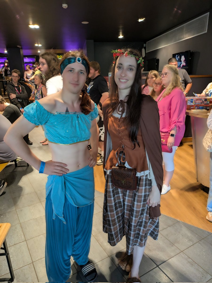 CrazyMCRAngel's tweet photo. 🥳 Had a fabulous time at @Animeleague ! ✨ It was sweet people asked if I was "doing a big cosplay for the competition", but this year I simply didn't have the time! ✨

#animeleague #animeandgamingcon #confamily #confriends #cosplayers https://t.co/KT4G8z56LN