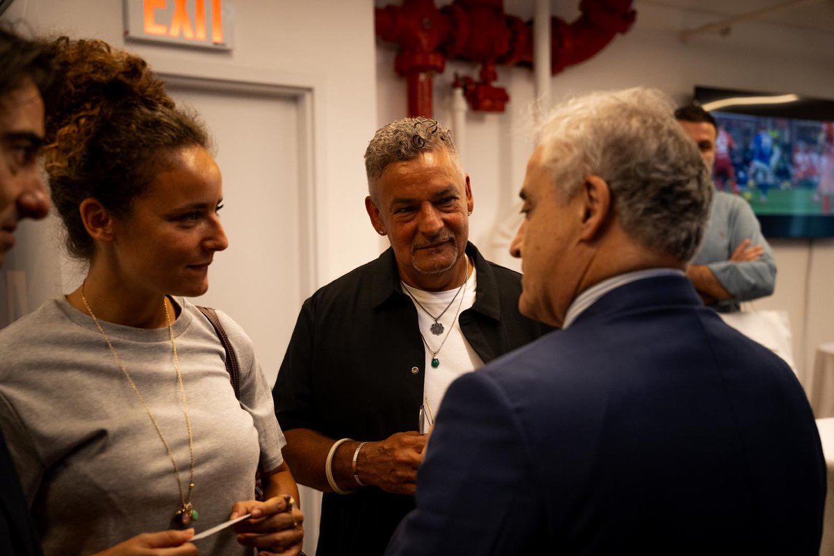 Maurizio Massari (@maumassari) on Twitter photo A huge pleasure chatting with 🇮🇹 #calcio ⚽️ legend <a href="/BaggioOfficial/">Roberto Baggio</a> <a href="/SerieA_EN/">Lega Serie A</a>. See you soon in NYC! Your Fair Play will always be a symbol of peace, diplomacy and dialogue among cultures 🕊️ A huge pleasure chatting with 🇮🇹 #calcio ⚽️ legend <a href="/BaggioOfficial/">Roberto Baggio</a> <a href="/SerieA_EN/">Lega Serie A</a>. See you soon in NYC! Your Fair Play will always be a symbol of peace, diplomacy and dialogue among cultures 🕊️