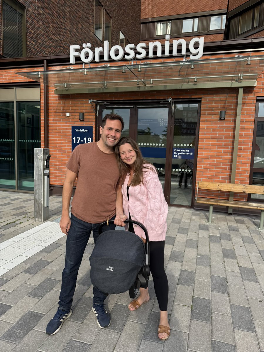 tv4filippa's tweet image. Bistånds- och utrikeshandelsminister Benjamin Dousa (M) och sambon Helena Walentowicz har fått sitt andra barn tillsammans, berättar paret för TV4 Nyheterna.
”Vi njuter av varje sekund tillsammans”, skriver ministern.
Läs mer här: tv4.se/artikel/5udFlu…
Foto: Privat
