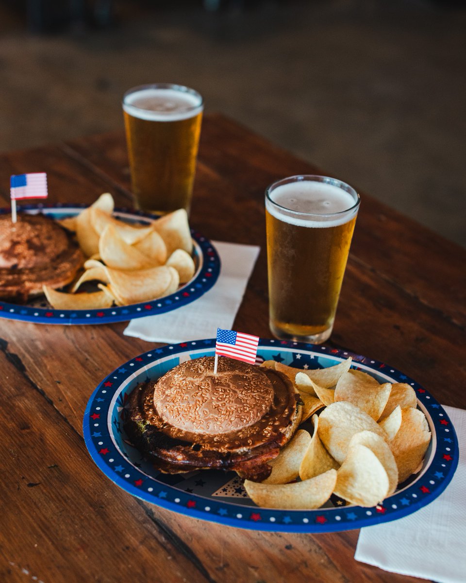 Swift Pilz is about to ! Pair our German-style pilsner with 2 flavor-loaded Pocket Burgers (Double Southern Smash or Smoked Cowboy Brisket) + kettle chips. Starts Friday 4th, all weekend while it lasts. Let freedom (and flavor) ring. 🇺🇸