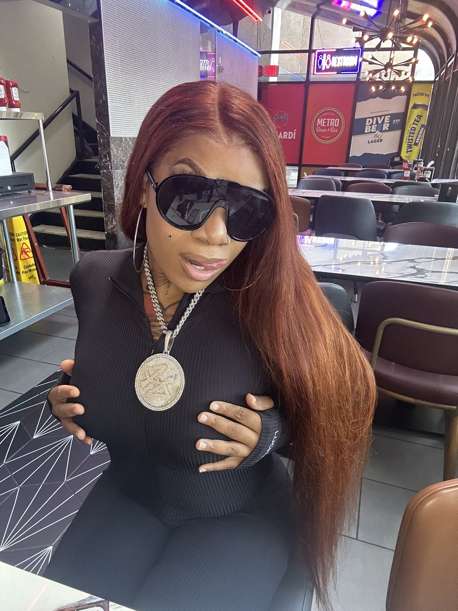 missprincessatl's tweet photo. “She dnt like me me ; I DNT BLAME HER “ 🖤🖤🥱🏦

#MISStress💋
#ThePrincessOfRap🎤👑🦄

#fyp #body #turnt #litty #slay #allblack #louisvuitton https://t.co/yKiwsmqpqV