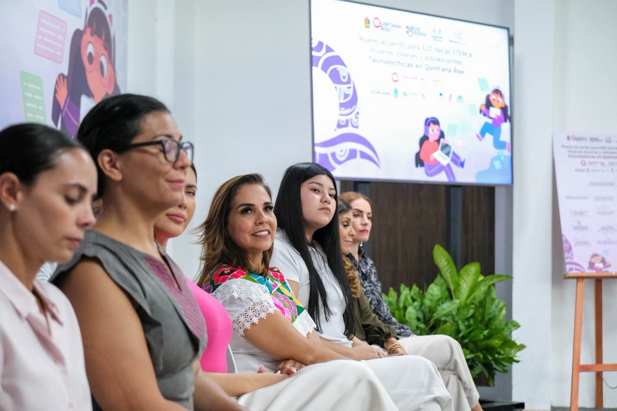 en alianza con <a href="/semujeresqroo/">SEMUJERES</a>, Fundación Televisa, universidades y organismos educativos.

El programa contempla:
🎓 120 becas para cursos de verano (12 a 17 años)
📚 200 becas para estudiantes del Colegio de Bachilleres
🔬 200 becas para talleres STEM en nivel medio superior