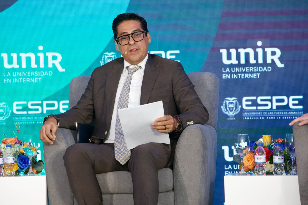 <a href="/rosaliaarteaga/">Rosalía Arteaga</a> <a href="/UNIRuniversidad/">Universidad Internacional de La Rioja (UNIR)</a> 🗣️ En su intervención, <a href="/PabloBeltran_A/">Pablo Beltrán Ayala</a>, presidente del <a href="/ces_ec/">CES</a>, acotó: 

"Este es un espacio de reflexión que <a href="/UNIRuniversidad/">Universidad Internacional de La Rioja (UNIR)</a> y la <a href="/ESPEU/">ESPE</a> ha preparado para reflexionar  sobre un tema que interpela con fuerza en las universidades del siglo XXI, la inteligencia artificial y su