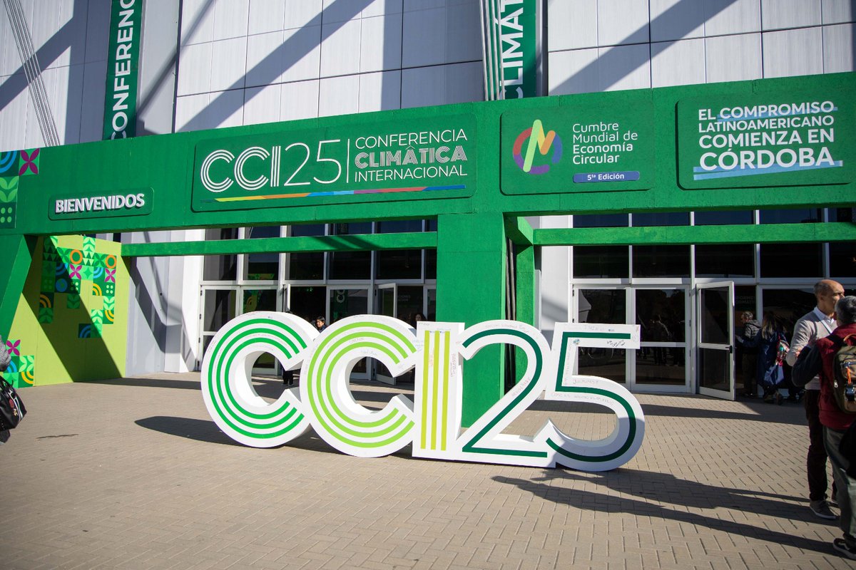 marcerodio's tweet photo. 🌍 Participamos en el Climathon de la Conferencia Climática Internacional, junto a un auditorio colmado por más de 400 jóvenes de toda la provincia.

Abordamos el desafío de repensar la movilidad desde una perspectiva sustentable, compartimos experiencias y escuchamos propuestas. https://t.co/OAyJ1q5qh8