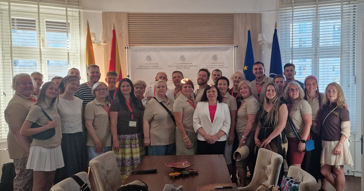 VilmaLTdiplomat's tweet image. It was a pleasure to welcome today 🇱🇹 folk groups Ratilėlis & Piliarožė at the Lithuanian Embassy Office in Skopje. They’ll represent Lithuania at the XX Int’l Folk Festival in 🇲🇰 Veles — sharing traditions and building friendships. Good luck!