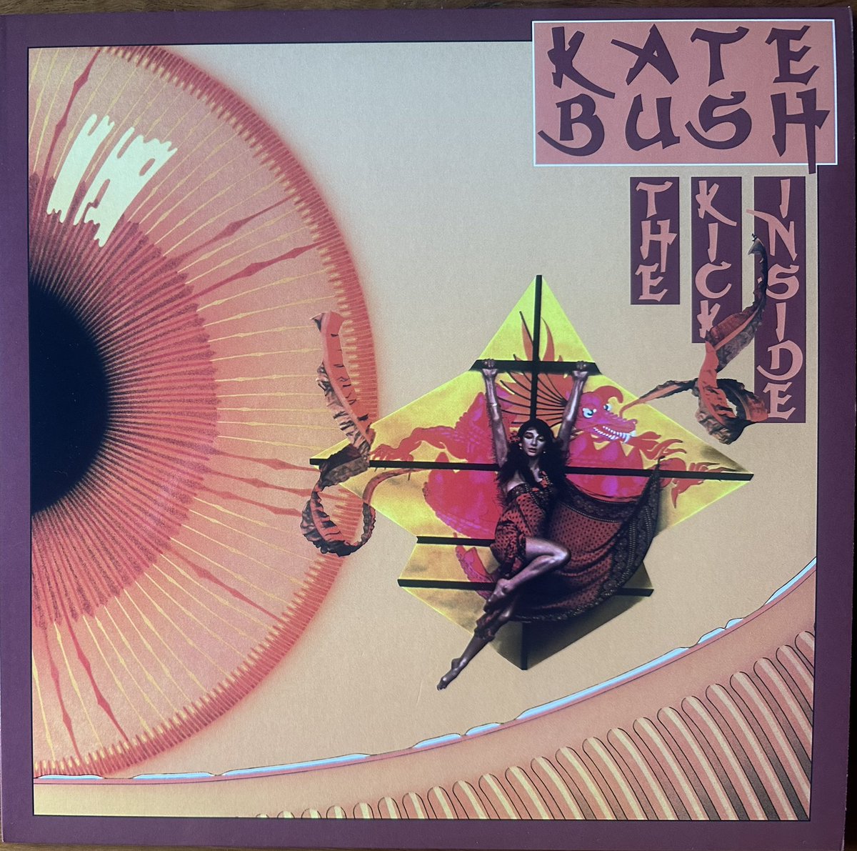 BernardZuel's tweet photo. Beelzebub is aching in my belly-o, my feet are heavy and I’m rooted in my wellios. #morningpop #thursdayvinyl #katebush #thekickinside https://t.co/oPaT75CqNA