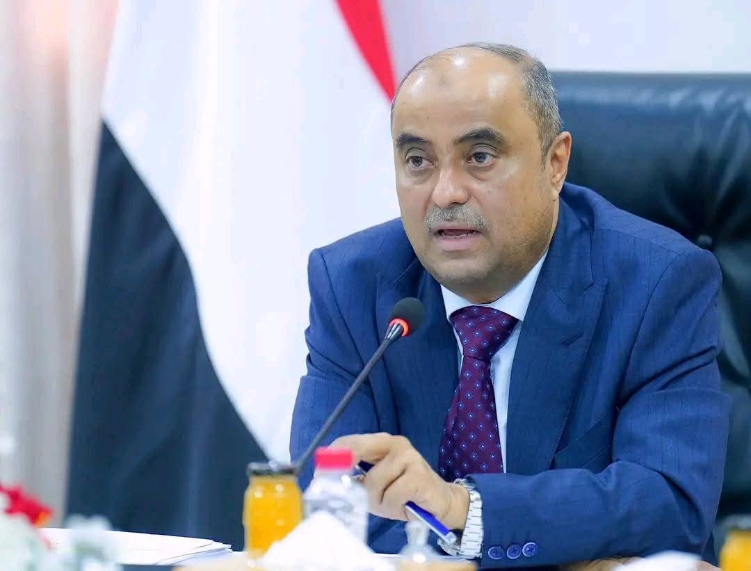 قلت لك سابقًا يا رئيس الوزراء: أنت مع عصابة يقودها رشاد العليمي لا تريد لنا الخير، تحرمنا من أبسط حقوقنا وتخنق فينا الحياة أنتم تحاصرون أحلامنا وتدوسون كرامتنا بلا رحمة... 

 لكن اعلم جيدًا أن هذا الظلم لن يدوم، وسوف تشرق شمس الحق مهما طال الليل...