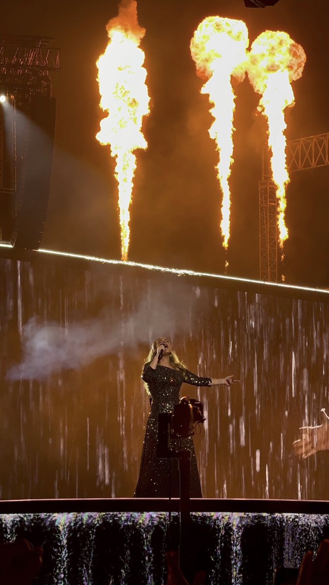 adkinslauriee's tweet image. ADELE 🔥🌧️