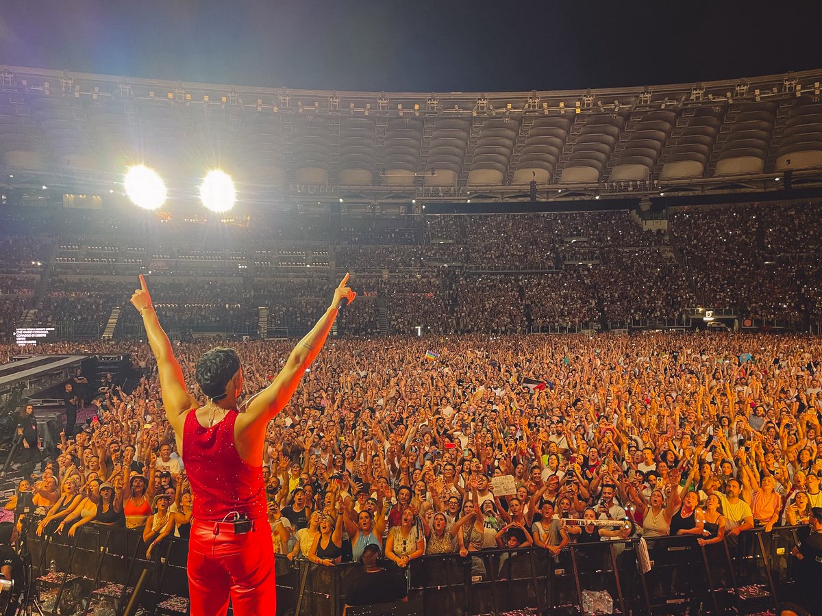mengonimarco's tweet photo. STO BENE A ROMA ❤️
#MarcoNegliStadi2025 https://t.co/HHzmrKPqzm