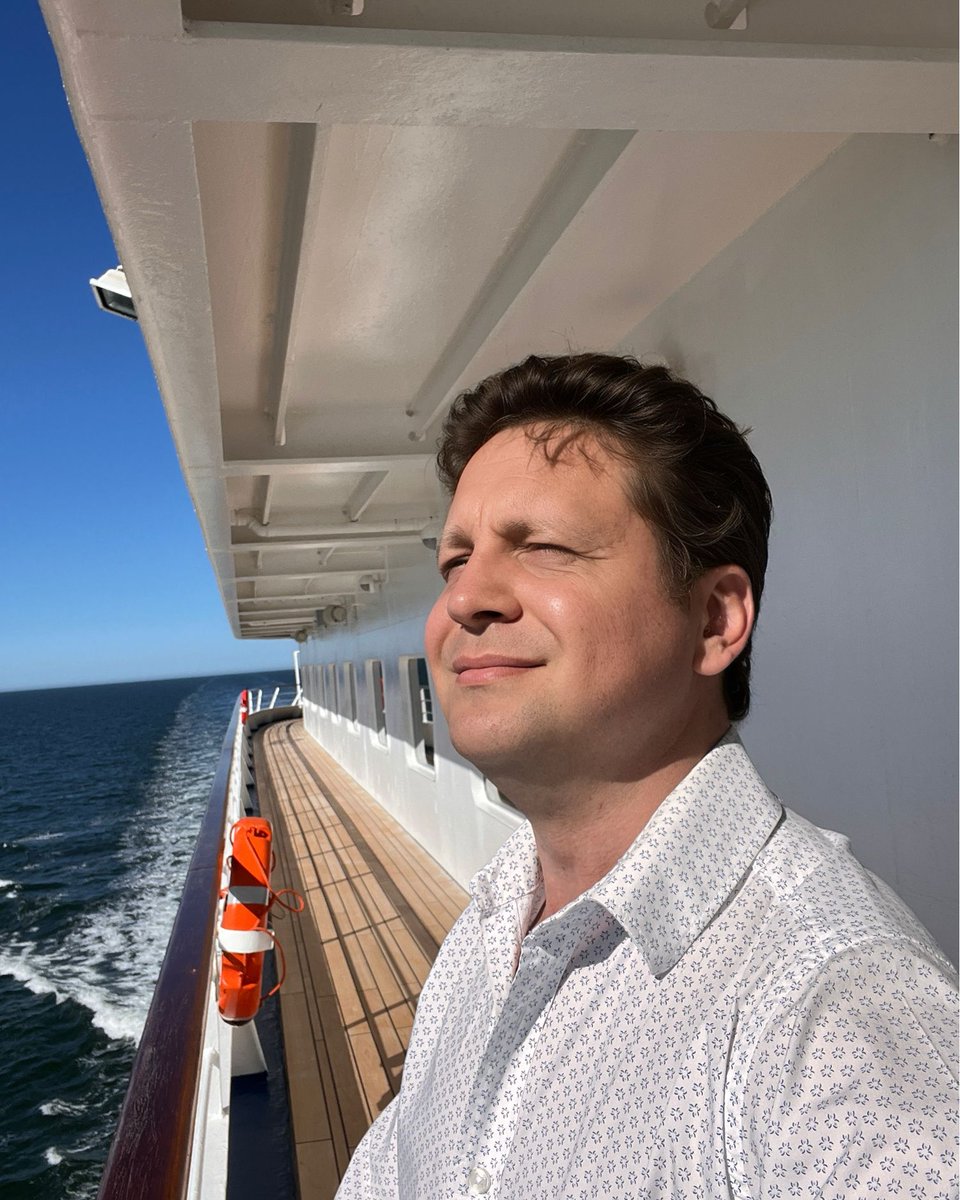 Daniel Vnukowski (@danperforms) on Twitter photo Calm watersโฆ sailing over to Helsinki โต๏ธ๐ซ๐ฎ Calm watersโฆ sailing over to Helsinki โต๏ธ๐ซ๐ฎ