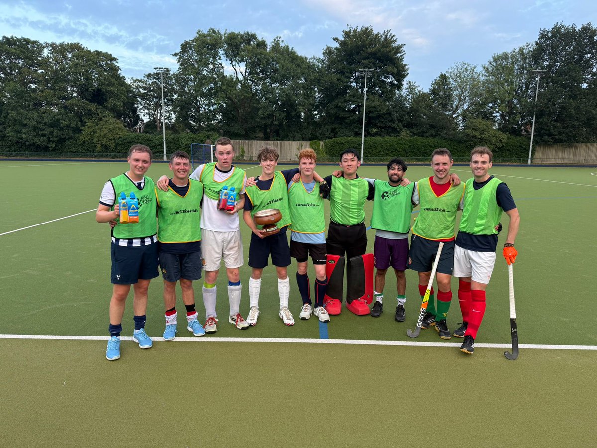 HarborneHC's tweet photo. PRESEASON! 

The weekly training competition kicks off with a 2 goal win to the green team. They take home the much desired piece of silverware, and the lucozades.

Harborne Heritage in the photo. https://t.co/fOSGzTKbTR