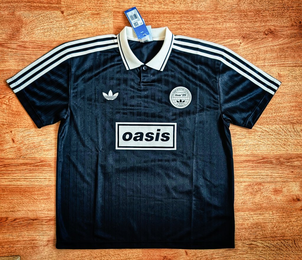 And another @adidas x @oasis jersey in the house. Free nameset