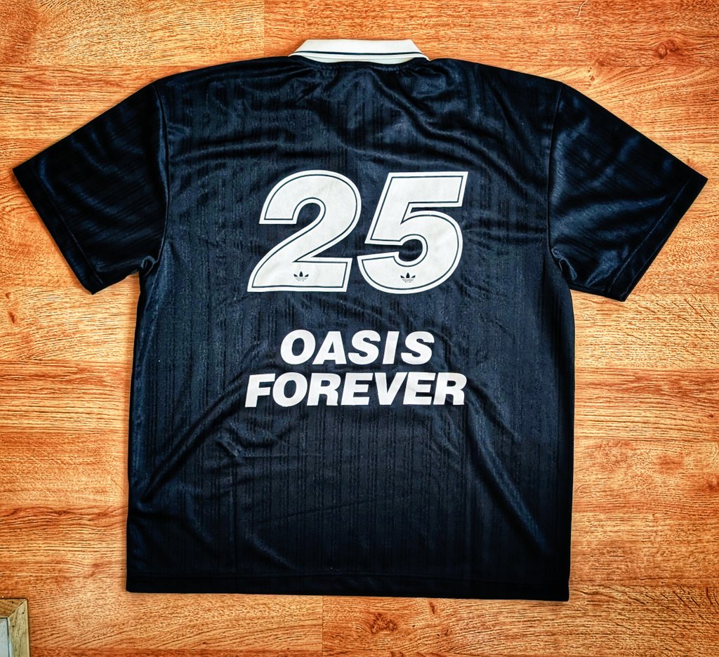 And another @adidas x @oasis jersey in the house. Free nameset