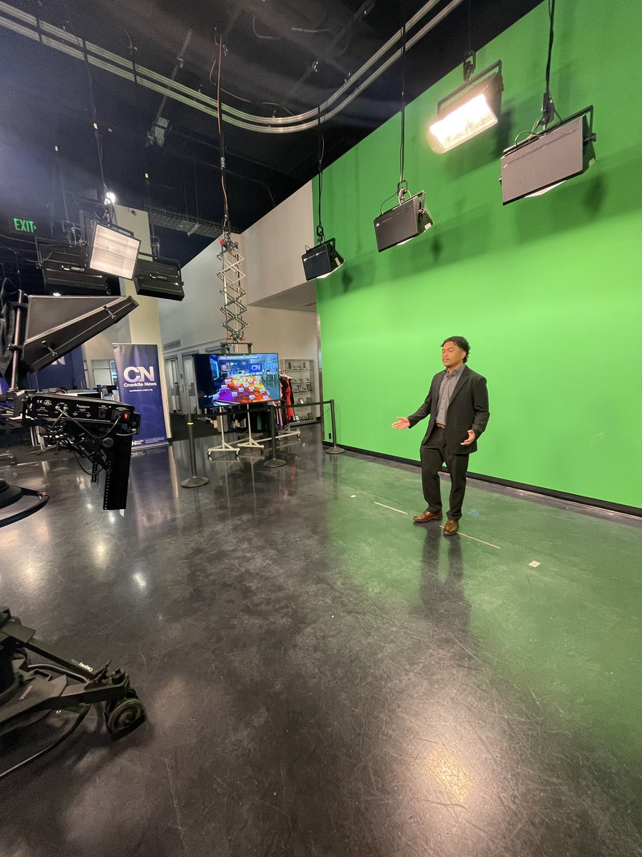 HiBranFlakes's tweet image. Another day doing weather on Cronkite News