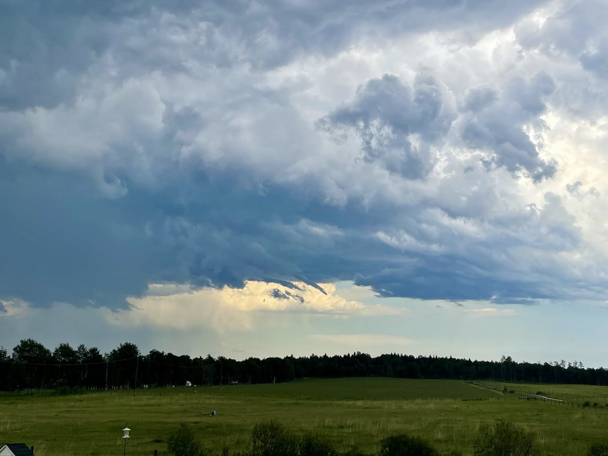 DuBeL_JaY's tweet photo. #abstorm looking east from North of Sundre https://t.co/F5NGLOlS6I