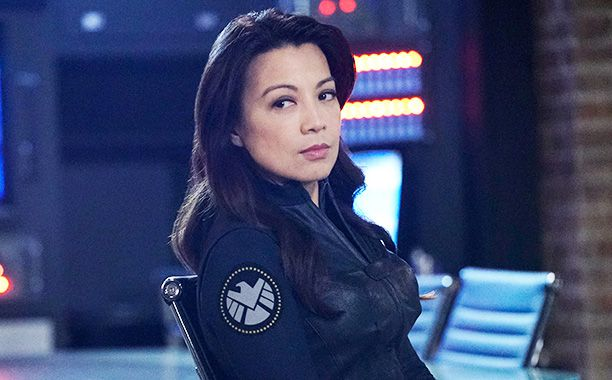 SHIELD_BASE's tweet photo. ᅠ
cooper regresa, pide silencio. "por último, para dar la bienvenida a la división de operaciones... agente melinda may."
#SHIELDPROM
ᅠ https://t.co/kfJzY9O7GK
