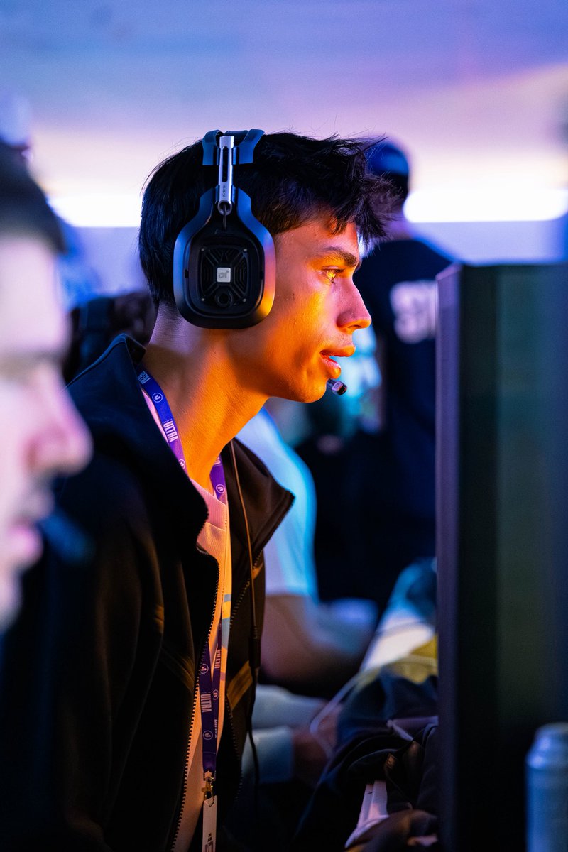 Unity Visual tweet media