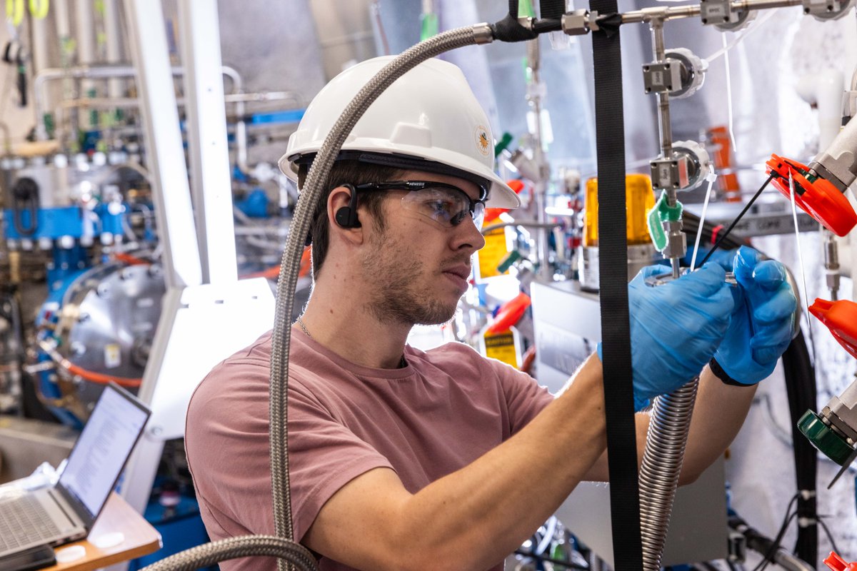 Congratulations, @LZdarkmatter! LZ’s record-setting limits on #DarkMatter interactions, announced last year, have now been published in Physical Review Letters from @APSPhysics 
journals.aps.org/prl/accepted/1…

#WIMPs