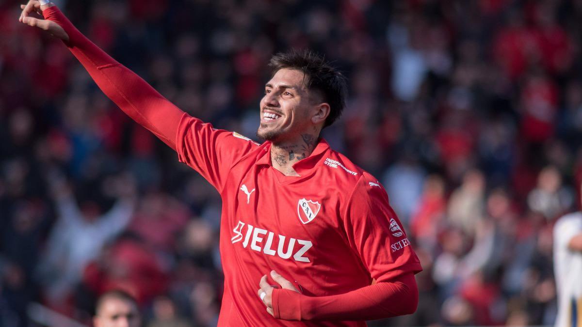 DaniMM_9's tweet photo. 🚨🔴 Kevin Lomónaco, central de Independiente, ofrecido al #SevillaFC.

💰 El defensor argentino de 23 años tiene un valor de 12M€.

✅ A pesar de ser un futbolista fuera de las pretensiones económicas actuales del club hispalense, Cordón no lo ha rechazado. https://t.co/qMmuW2Kgxj