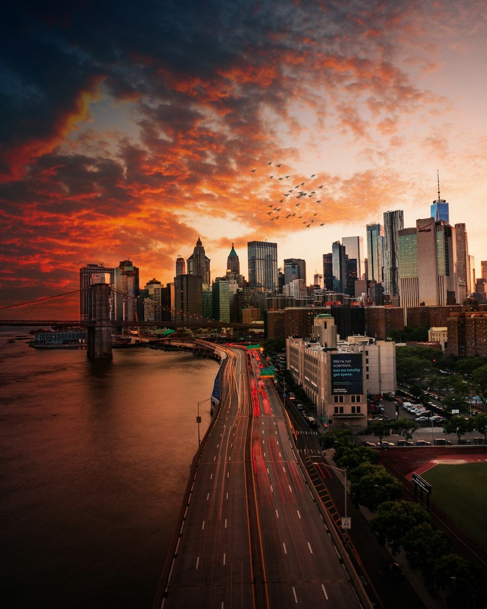 Tripluma's tweet image. 🌅 As the sun sets over the Manhattan Bridge, the vibrant energy of the city comes alive, reminding us that every moment is an adventure waiting to be embraced. Discover the magic of New York City at tripluma.com! #ManhattanBridge #NYC #TravelInspiration #SunsetViews