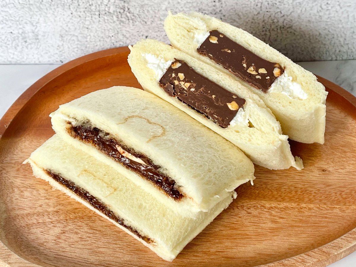 harapeko_jpn's tweet photo. これはランチパック本気だわ
パンより厚い板チョコ入りマジうまい https://t.co/jvMYAzwOjr