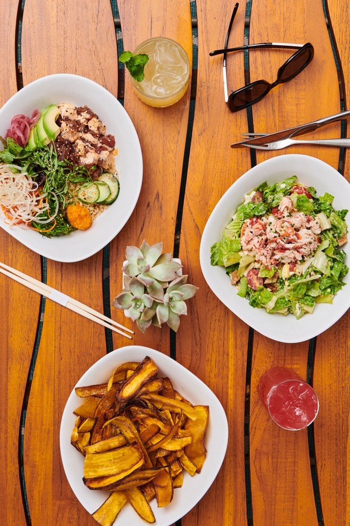 Escape to Pendry San Diego in the Gaslamp Quarter! Enjoy a rooftop pool experience with a $100 daily food &amp; beverage credit at The Pool House. Book your getaway now! ✨️ Visit pendry.com/san-diego/offe… for more details.