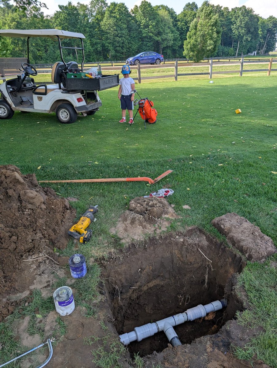 Had a little "assistance" for a quick evening irrigation repair. He told me I did a good job, thanks kid 👍