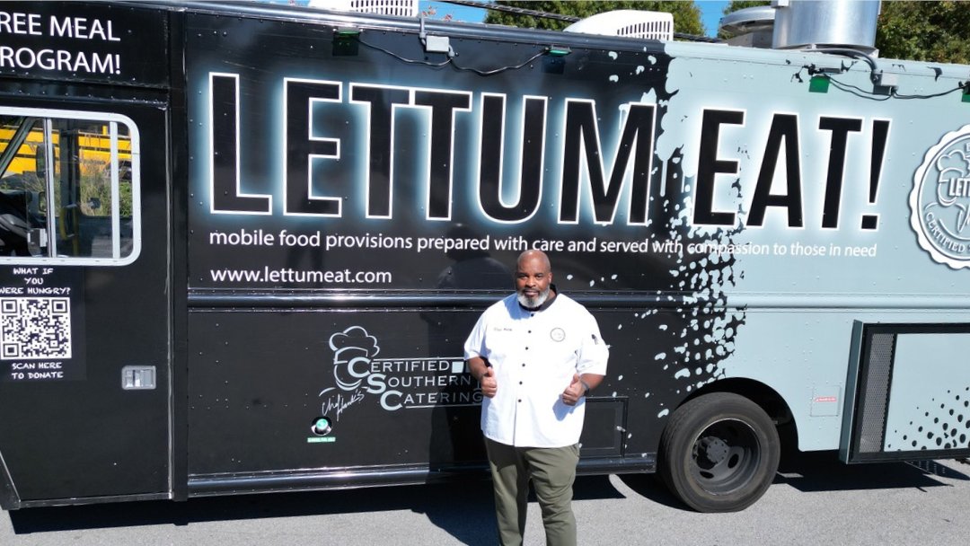 lettumeat's tweet image. Kick off your Fourth of July festivities at Church on Main! 🍔 ✨
We'll be serving fresh meals from our food truck to raise money for Lettum Eat! Come out to see and support us from 4:00-9:00 p.m. (and enjoy some fireworks afterward)!