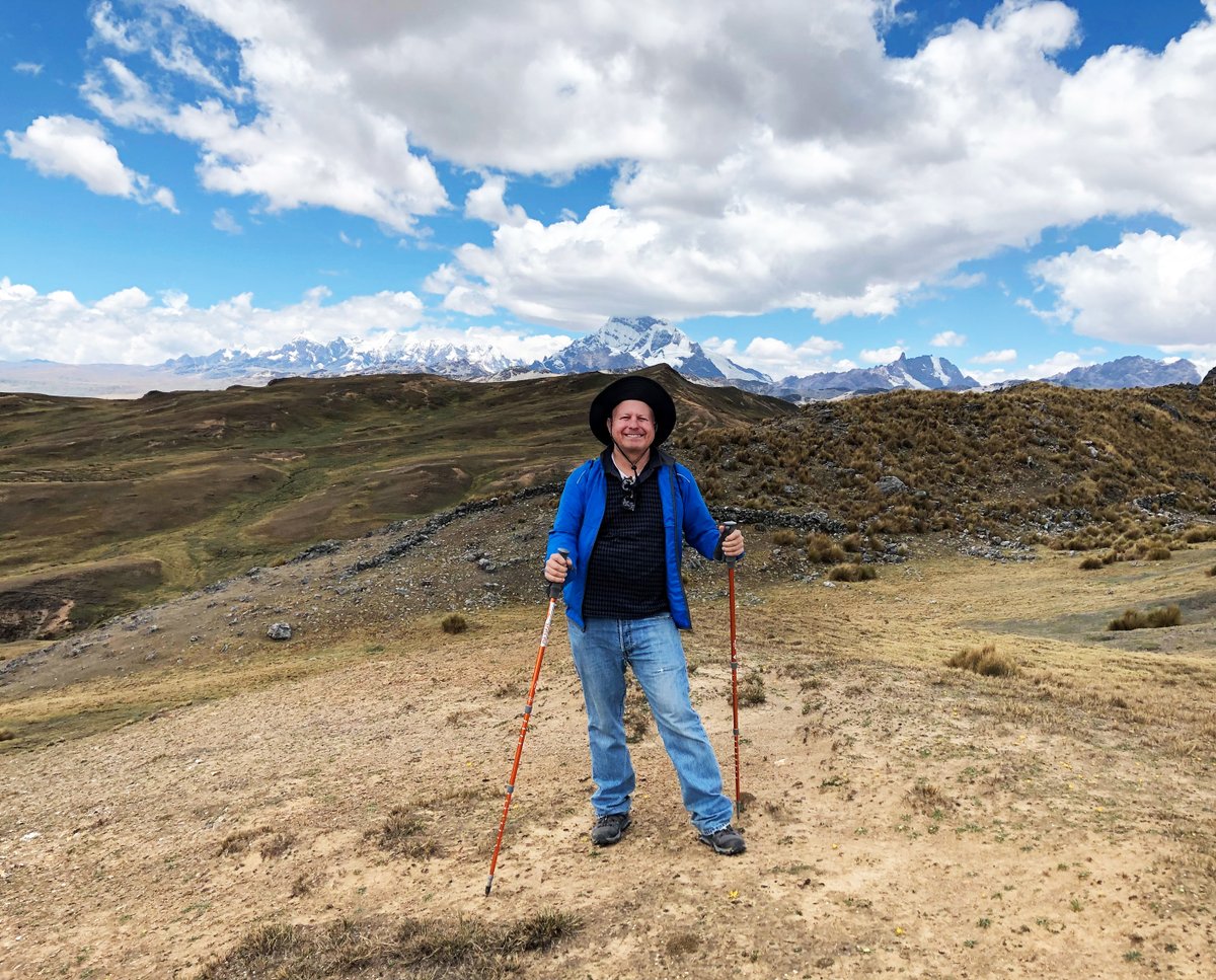 UTHealthHouston's tweet image. From the classrooms of @McGovernMed to mountain villages in South America, Thomas “Tom” A. Leavens, MD ’90, has dedicated his life to serving others. Now, he is honoring the mentors who shaped his journey by establishing two student scholarship endowments. go.uth.edu/leavens