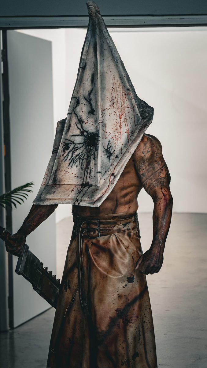 boolachitaa's tweet photo. Mais umas fotecas do grandiosíssimo!

📐 Cabeça de Pyramid por mim!
⚔️ espada e saia @deborafuzeti 
🔻 modelo @GigantoDan 

#CellbitEscapa #SilentHill https://t.co/NyEeeoanyf