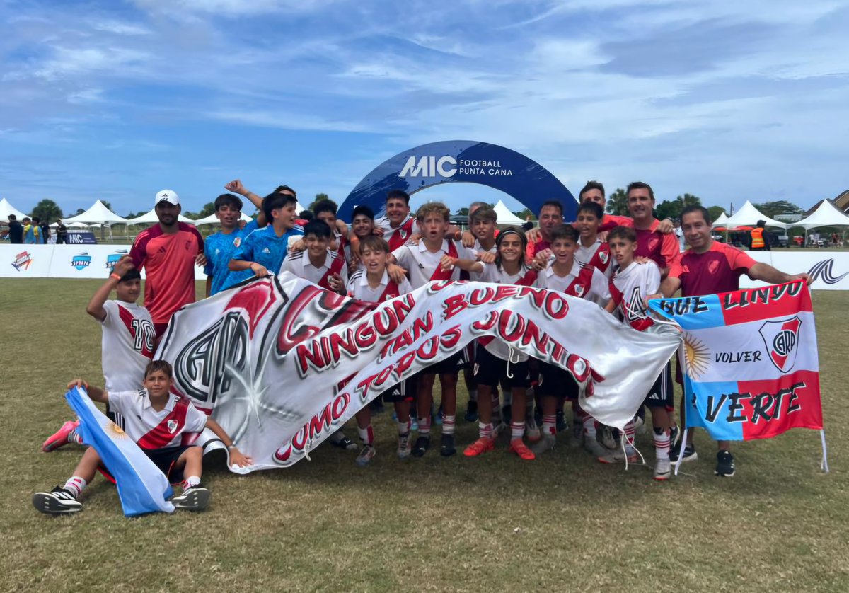 MigueBertolotto's tweet photo. La categoría 2012 de #River se consagró campeona en el torneo internacional MIC Football de Punta Cana.

En la final, el equipo dirigido por Hernán Palermo le ganó 4-0 a la Liga Deportiva Alajuelense de Costa Rica. Giovanni #Frontela x 3 y Matheo #Vicente marcaron los goles. https://t.co/umpuV4ySqg