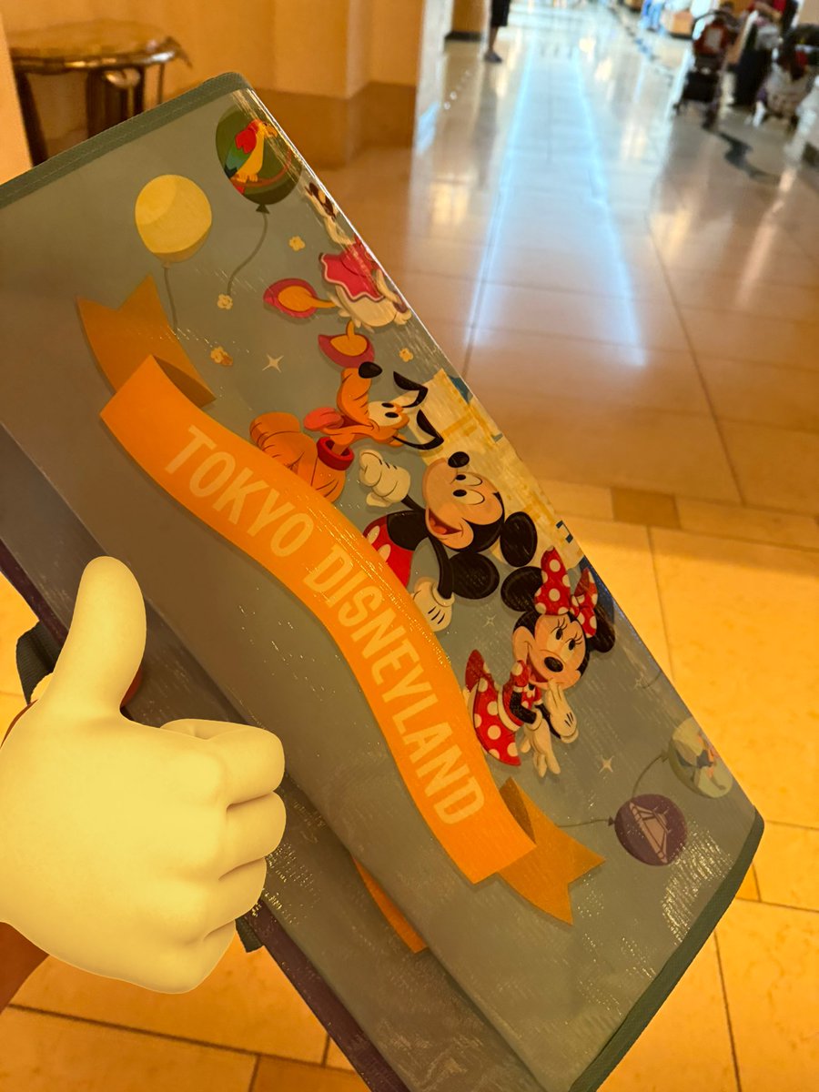 totto_disney's tweet photo. 昨日は、ベイマックスグッズとショッピングバッグの代行をお願いされていたので、購入してきました🫡

このサングラス本当に面白い🤣🤣🤣 https://t.co/c1DCAYobZb