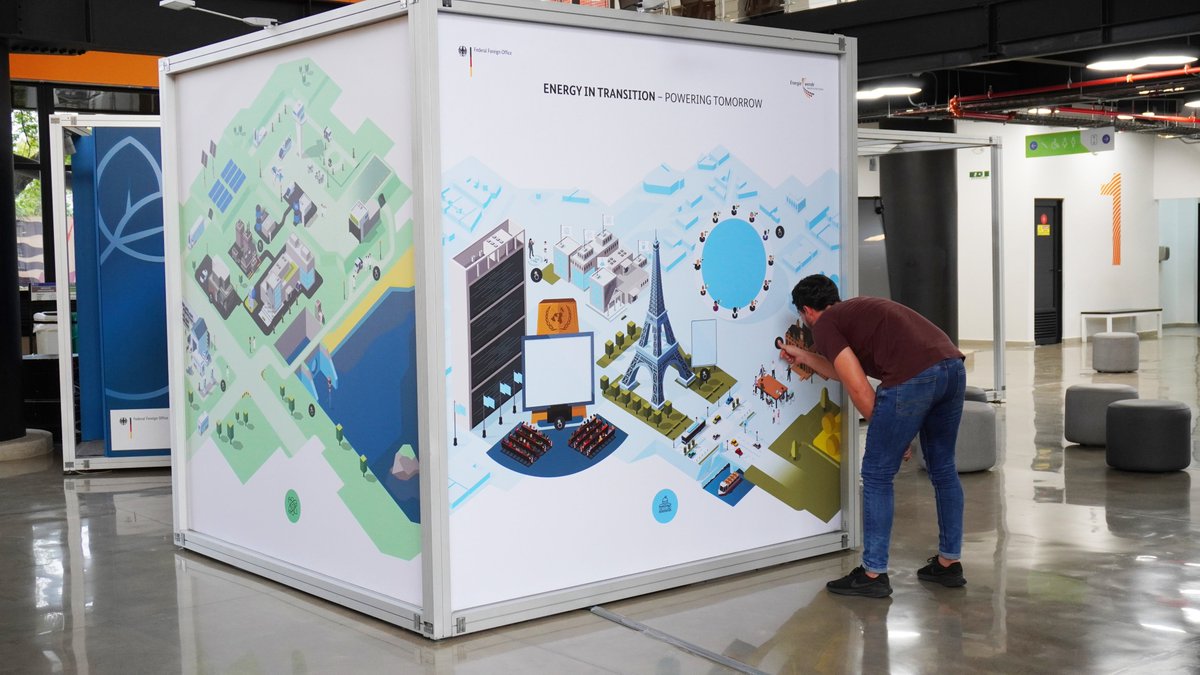 Caracol_Cali's tweet image. Del 3 al 22 de julio, el Centro de Ciencia, Arte y Tecnología Yawa será la sede de “Energy in Transition – Powering Tomorrow”, una exposición internacional proveniente de Alemania que invita al público a imaginar, sentir y comprender el futuro energético del planeta.