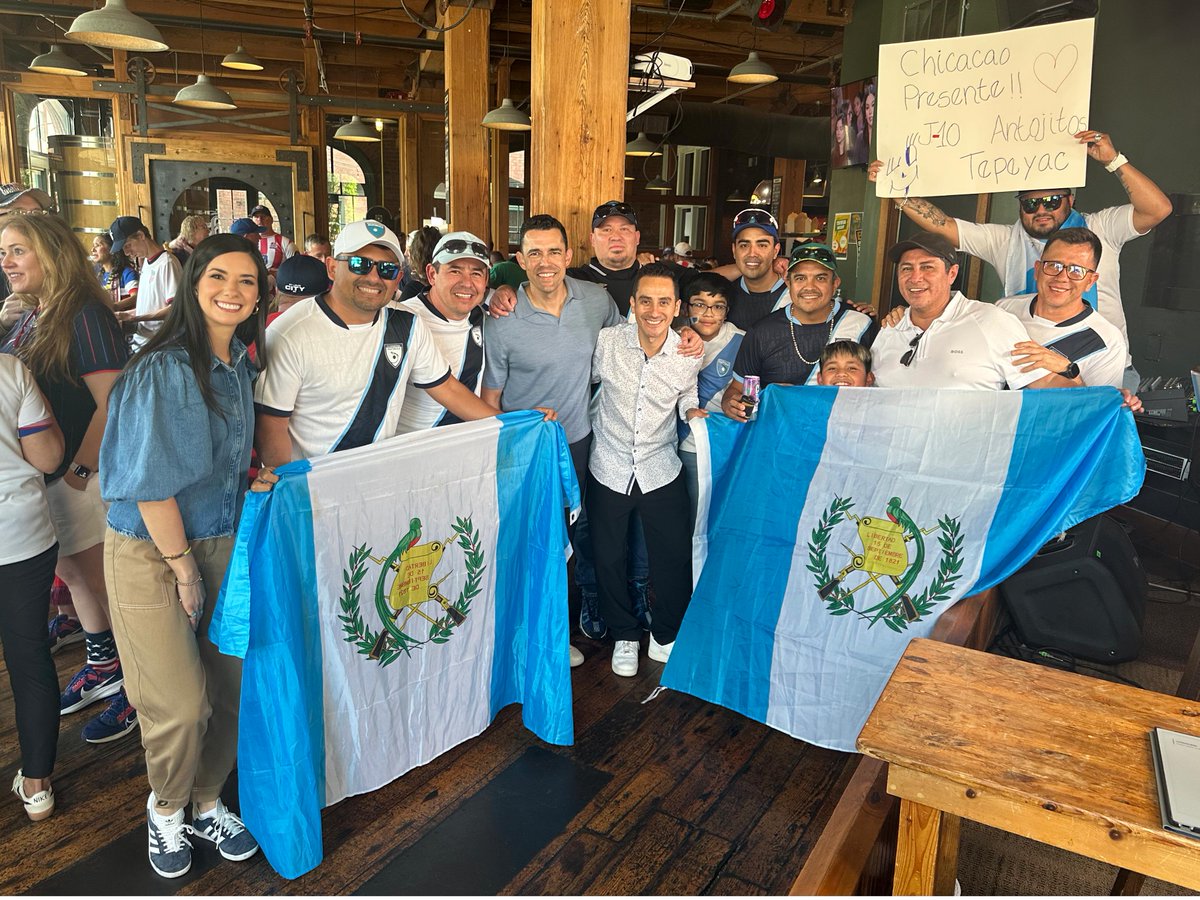¡SIEMPRE ES UN GUSTO VERLOS! 🙌

Unos fanáticos de Guatemala vinieron a saludarnos, siempre es un gusto convivir con ustedes.