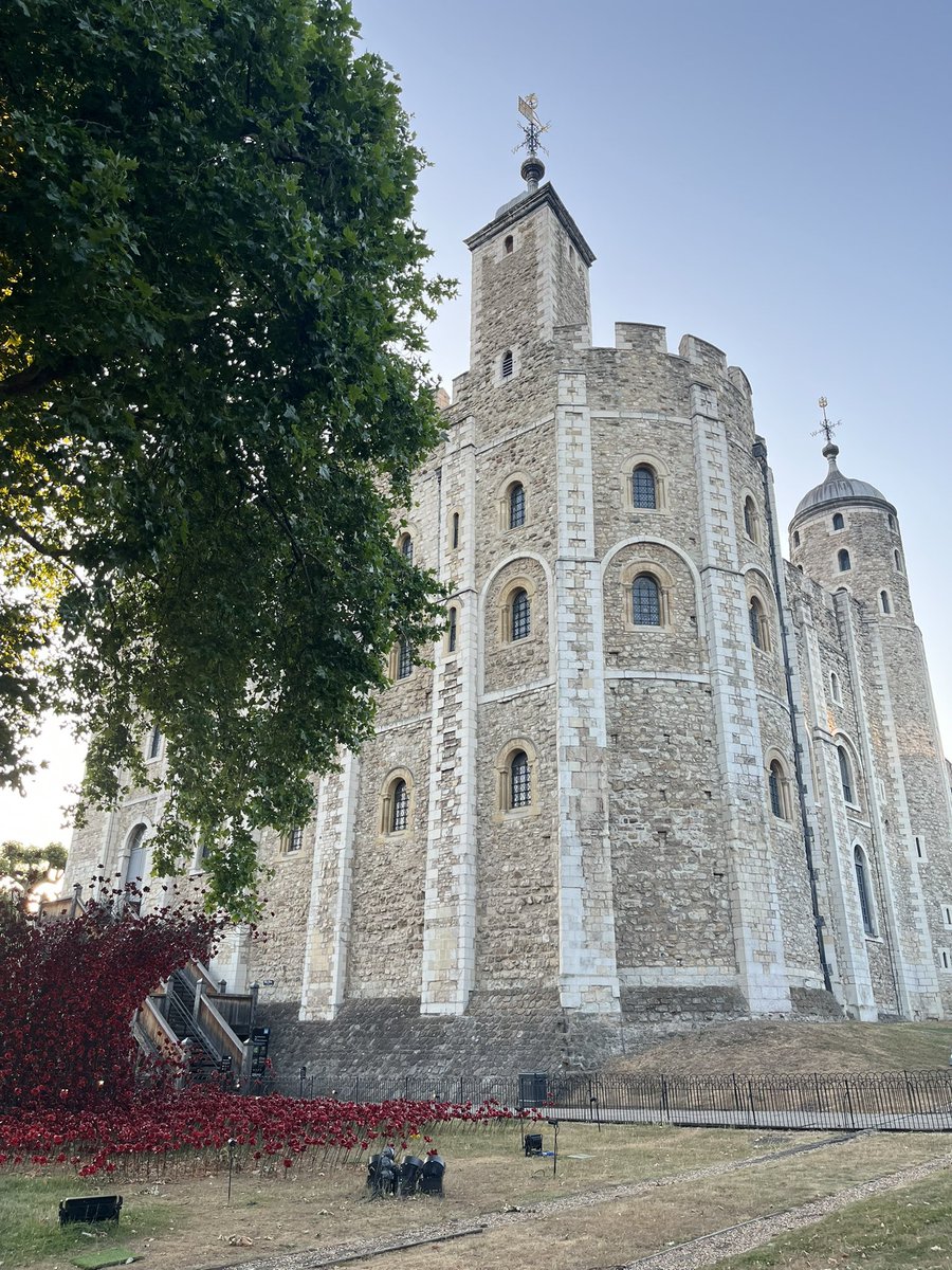 TracyBorman's tweet image. I was lucky enough to attend a talk by the incomparable @AlisonWeirBooks tonight at @TowerOfLondon She had the whole audience enthralled with the story of Henry VIII’s beloved Cardinal, Thomas Wolsey 👏👏👏 @HRP_palaces @HeadlineBooks