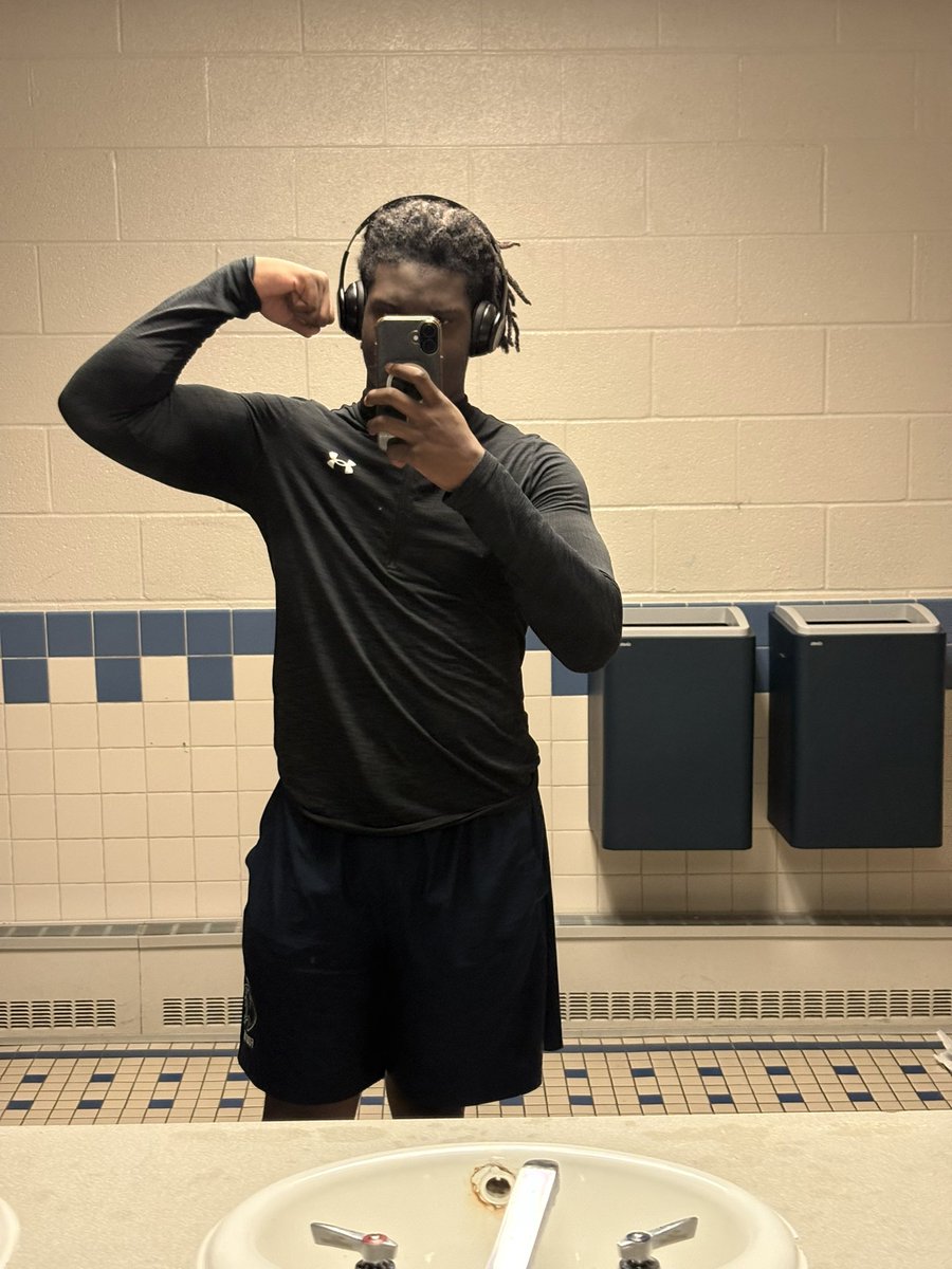 Maridaticket's tweet photo. work don’t stop just because im injuired #recovery #blessed #Recruitment https://t.co/ow1pweMFE8