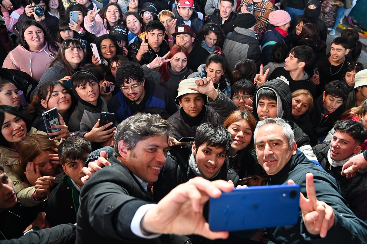 Envión es comunidad y oportunidades para más de 73.000 jóvenes bonaerenses. 

En Avellaneda, junto al gobernador <a href="/Kicillofok/">Axel Kicillof</a> y el intendente <a href="/jorgeferraresi/">Jorge Ferraresi</a> y más de 4.000 chicos festejamos los 15 años de historia del programa Envión.

Desde que asumimos la gestión, por decisión