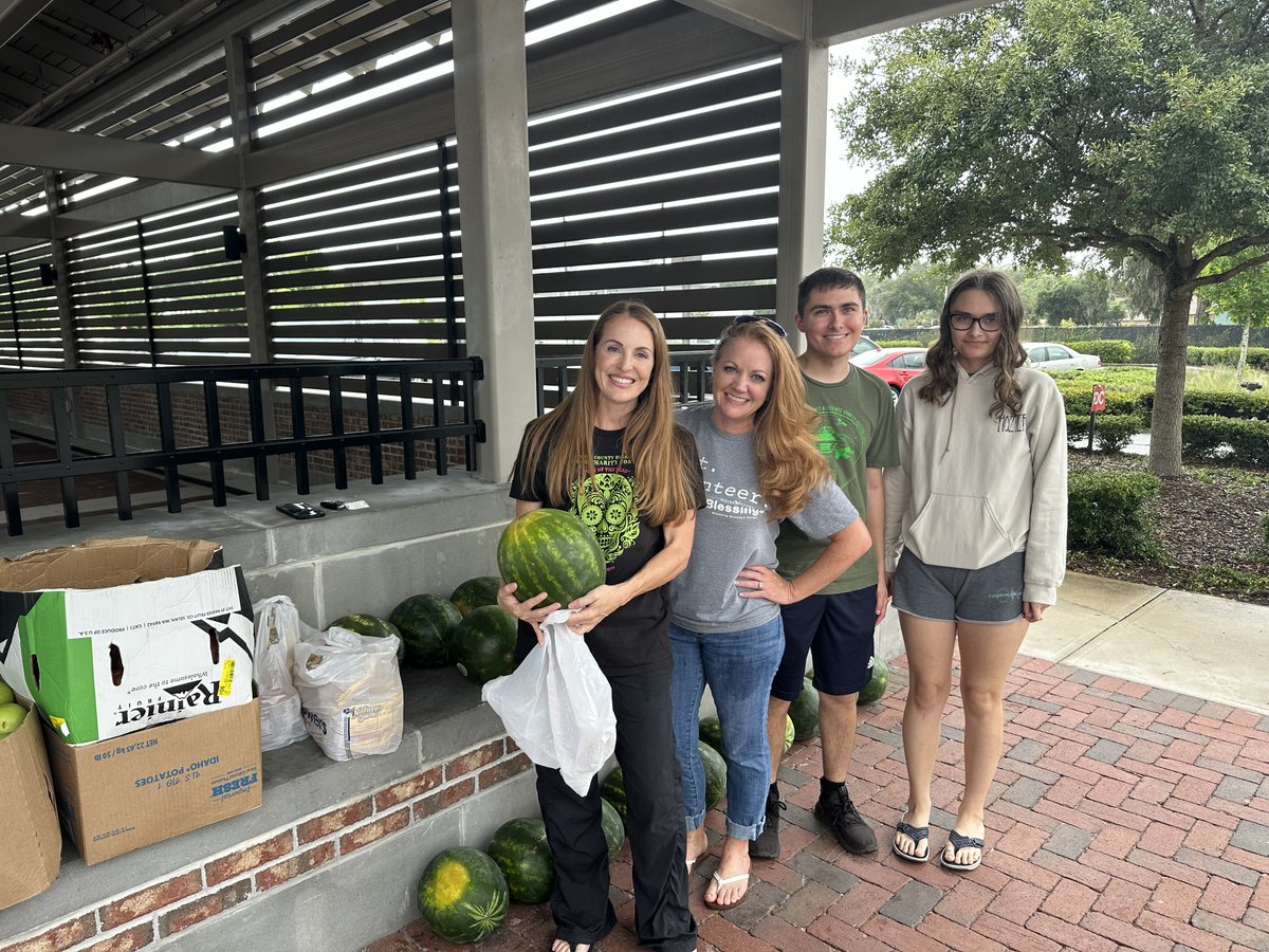 A heartfelt thank you to our incredible summer feeding volunteers—you help nourish more than just bellies. Stay tuned for more snapshots of these hometown heroes in action!