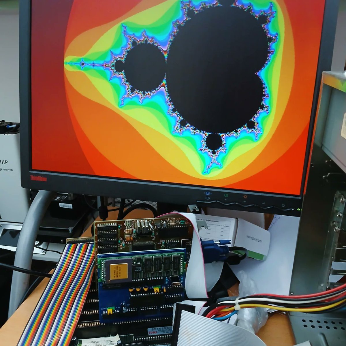 nanochess's tweet image. No wires are needed! All my software is working. I also tested with the Mandelbrot program from Geekdot to make sure my board is compatible with the Inmos B004 board 😀✌️ #retro #transputer
