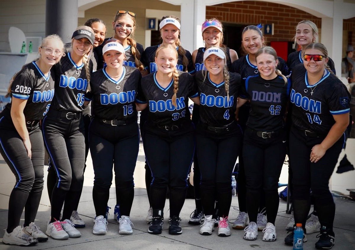 BellaCosta2027's tweet photo. So proud of how our team played today against some good teams! I went 5 for 6 with a double and 3 RBIs. Now hoping we can keep it going tomorrow and bring back a couple wins! Thank you to all the coaches that stopped to watch us play💙 @doom_cincy 
@avrey_steiner @BallStateSB @ButlerSoftball @CoachMalWinters @nix131313 @ZipsSB @ValpoSoftball @UIndySoftball 
@GLHSsoftball @d1fastpitch1 @ExtraInningSB @CoastRecruits @TopPreps