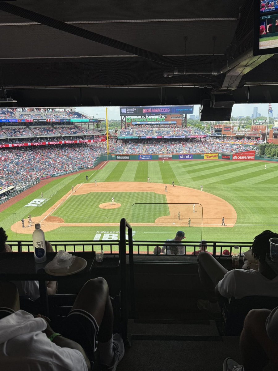 Coach_Afish's tweet image. Incredible day with @TUMBBHoops at @Phillies game today! Thank you @TempleAlumni Stanley Middleman for speaking to our team! Amazing message!! @TempleUniv alumni are everywhere!