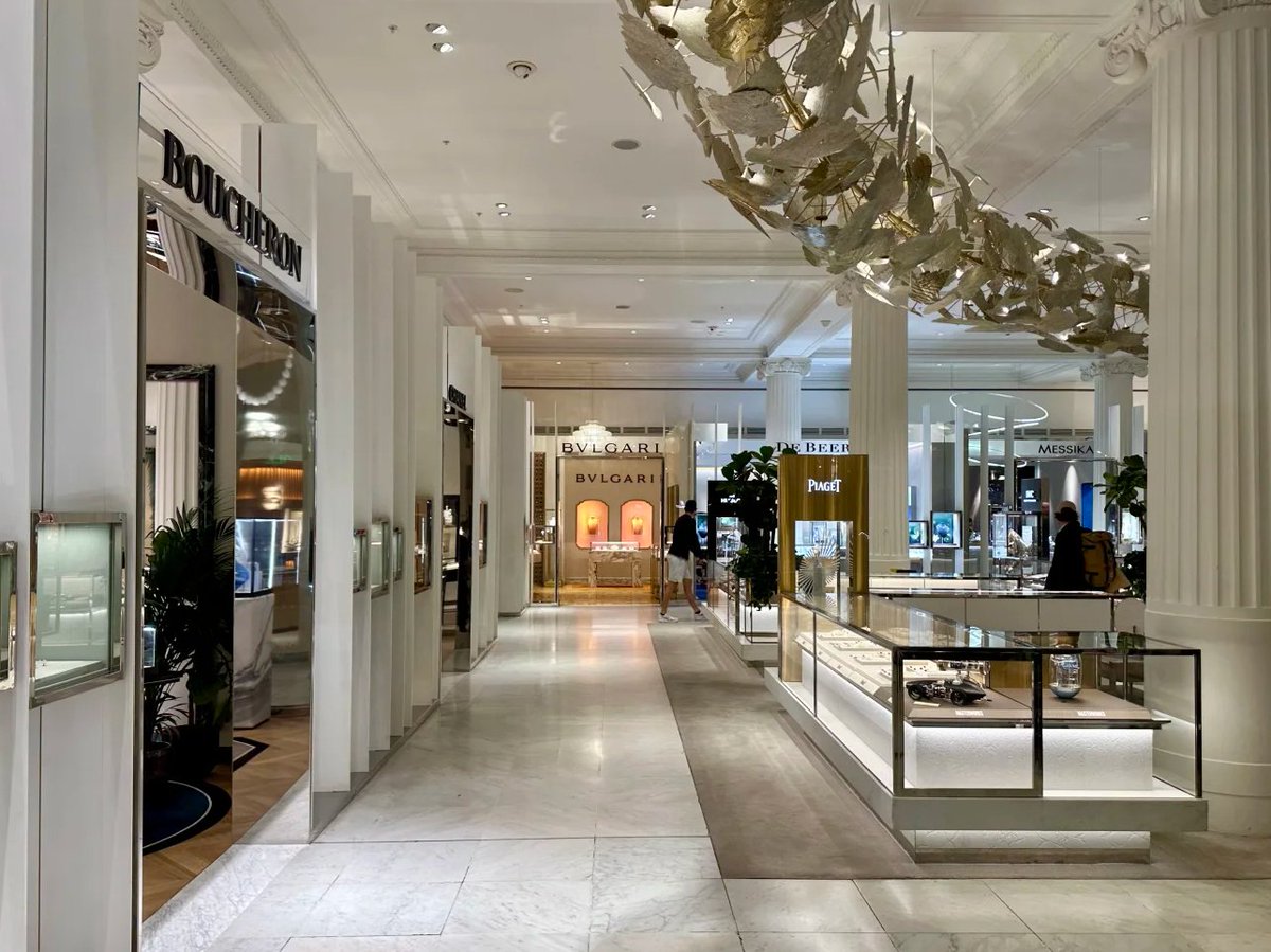 Lisa8945's tweet image. A century of luxury | Selfridges, a department store hidden in an ancient building